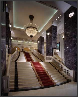 Intercontinental-Phoenicia-Beirut-Grand-Stairs.jpg Intercontinental-Phoenicia-Beirut-Grand-Stairs.jpg