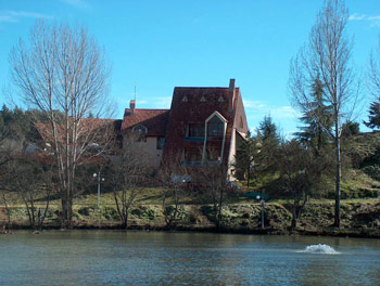 Al Akhawayn University